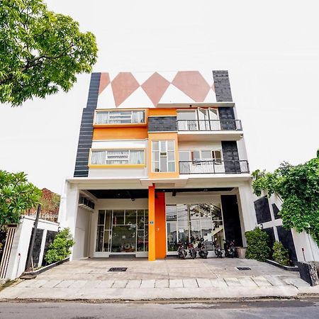 Pratisarawirya Guesthouse By Ecommerceloka Surabaya Eksteriør bilde