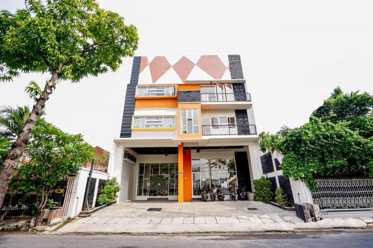 Pratisarawirya Guesthouse By Ecommerceloka Surabaya Eksteriør bilde