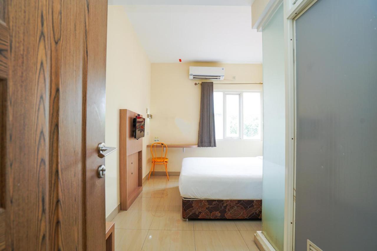 Pratisarawirya Guesthouse By Ecommerceloka Surabaya Eksteriør bilde