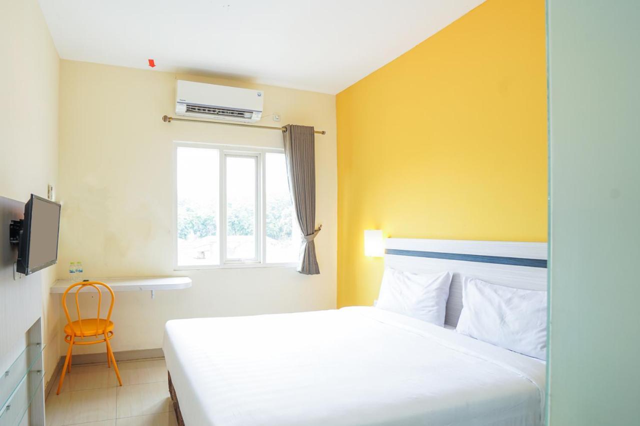 Pratisarawirya Guesthouse By Ecommerceloka Surabaya Eksteriør bilde