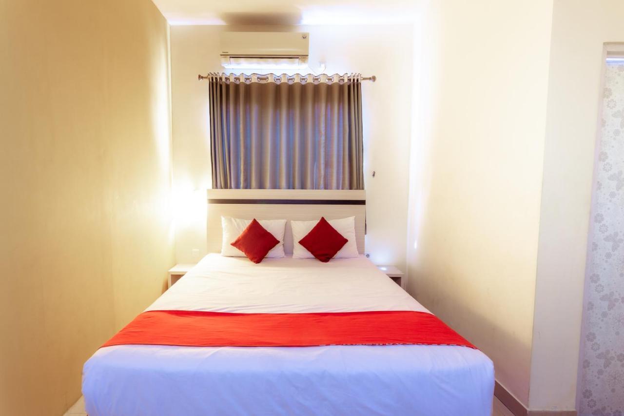 Pratisarawirya Guesthouse By Ecommerceloka Surabaya Eksteriør bilde